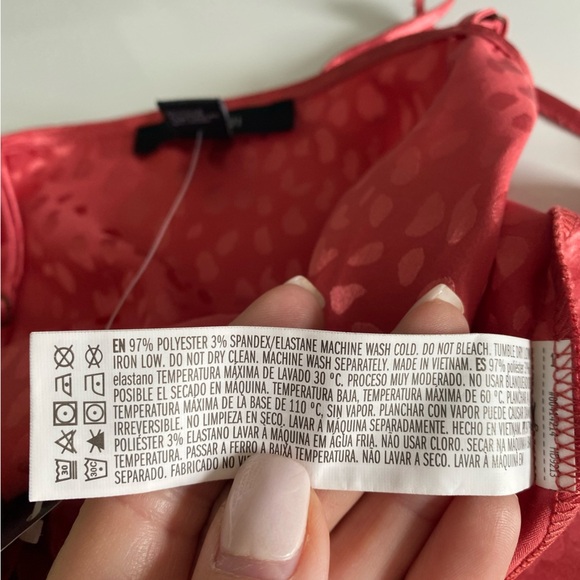 Forever 21 Spaghetti Strap Satin Cheetah Print Cowl Neck Crop Top Size M - Picture 5 of 5